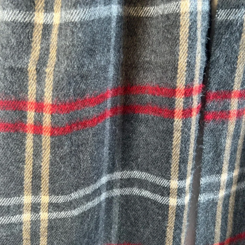 Steve Madden Plaid Scarf Acrylic Wool Blend Fringe Made in Italy‎ Gray Red Tan